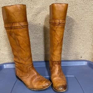Golden Red Frye boots in great condition